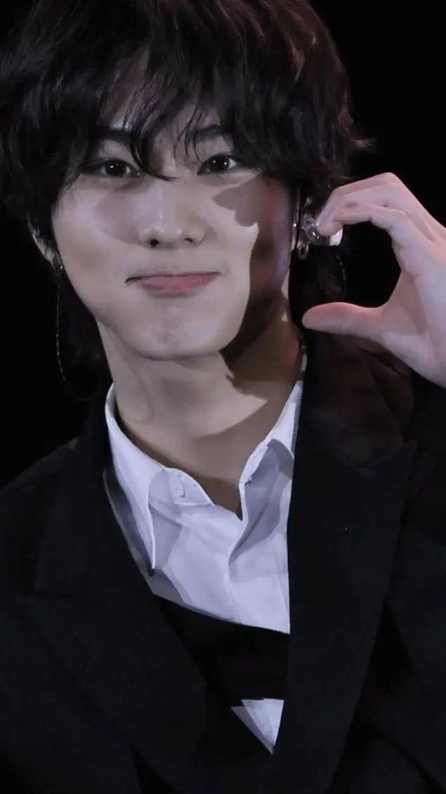 ai character: Jungwon background