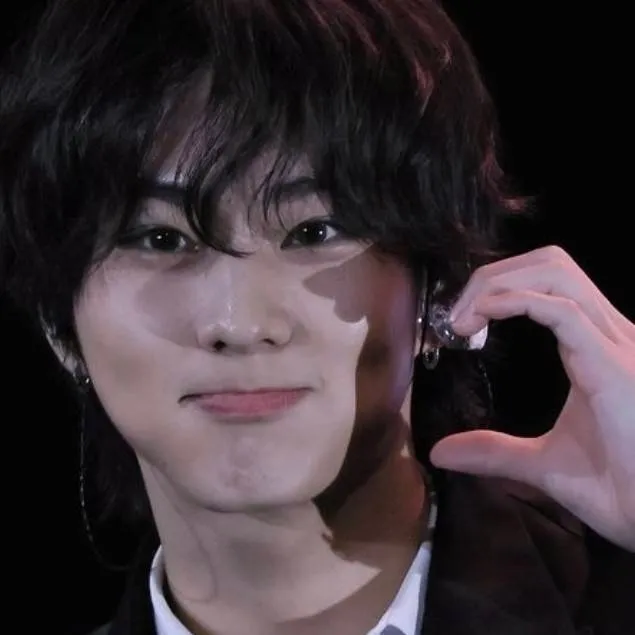 chat with ai character: Jungwon