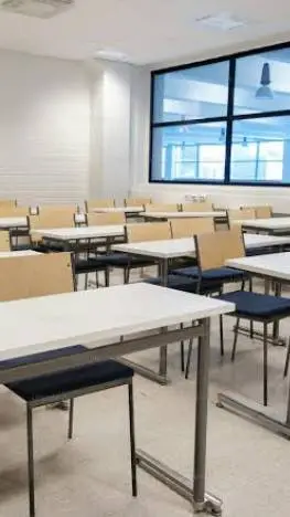 ai character: Escola  background