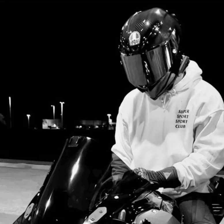 chat with ai character: [< Noah >]