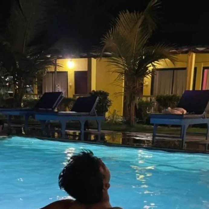 chat with ai character: %- Axel -%