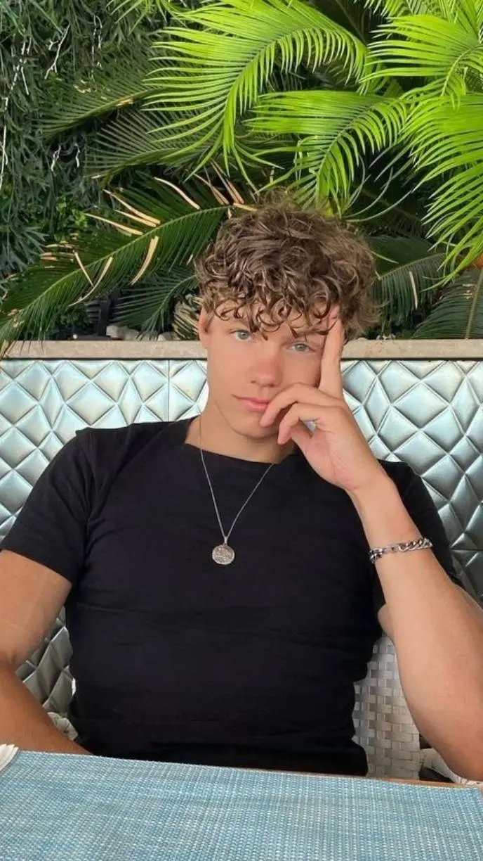 ai character: % Liam % background