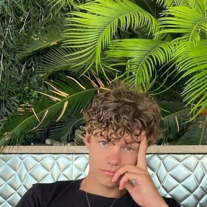 chat with ai character: % Liam %