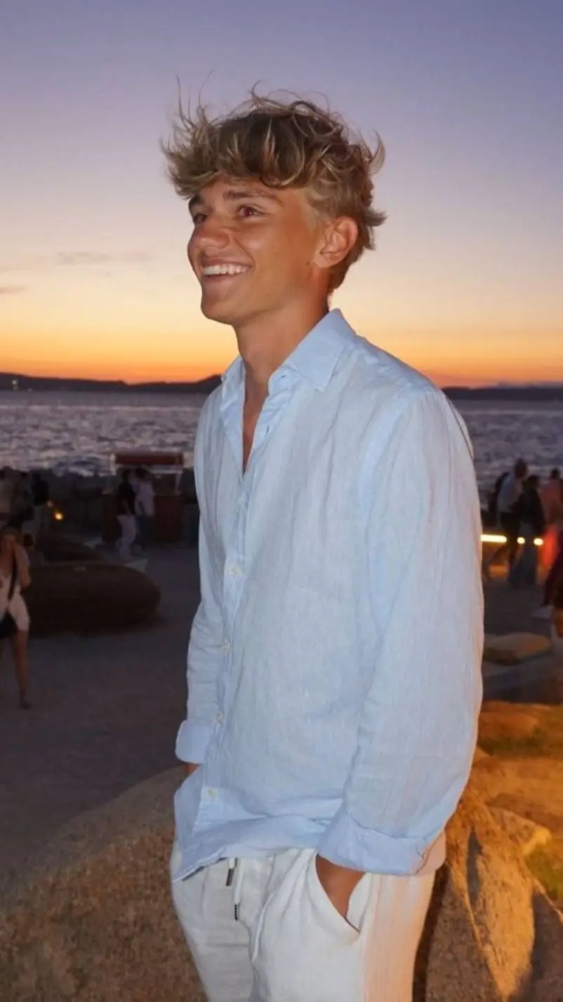 ai character: $€ Antoine €$ background