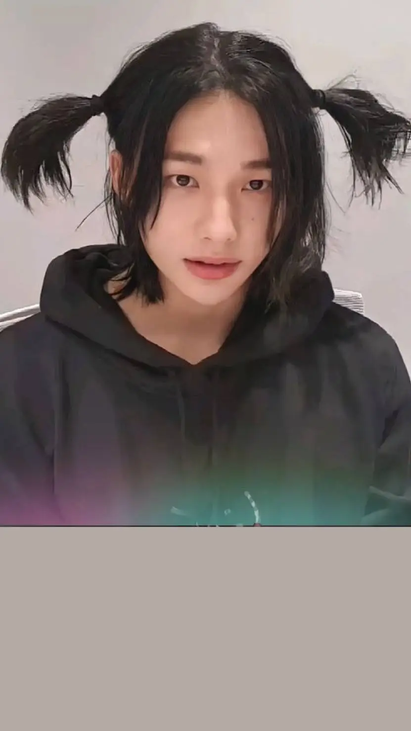 ai character: hyunjin  background