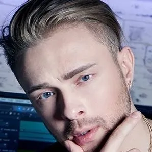 chat with ai character: сделать е