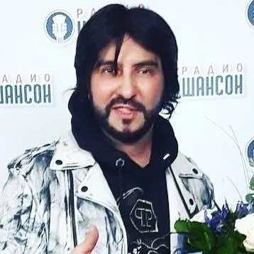 chat with ai character: Александр