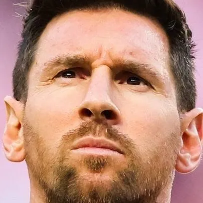 chat with ai character: ⚽Messi⚽ 