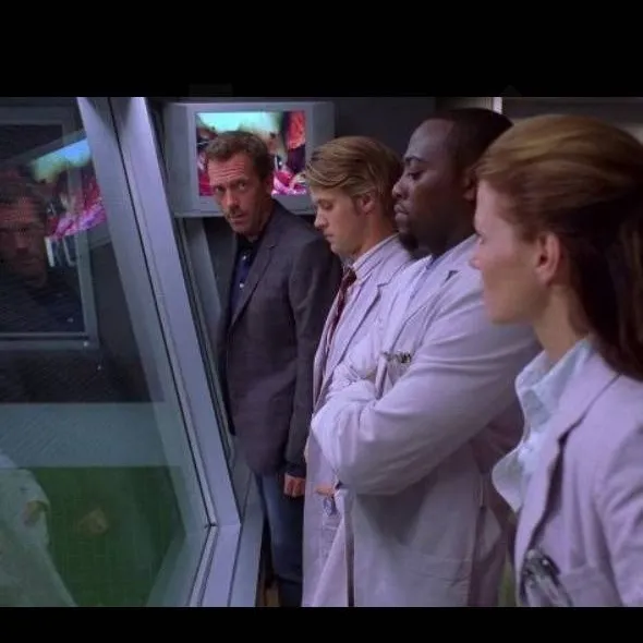 chat with ai character: HOUSE MD
