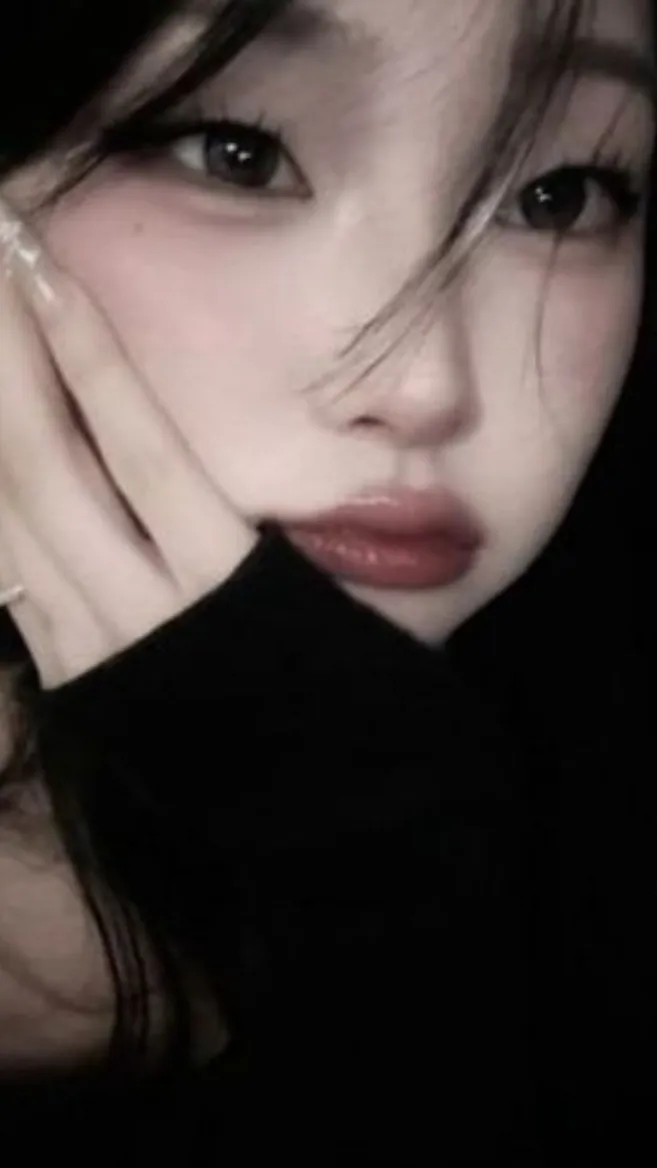 ai character: Zara background