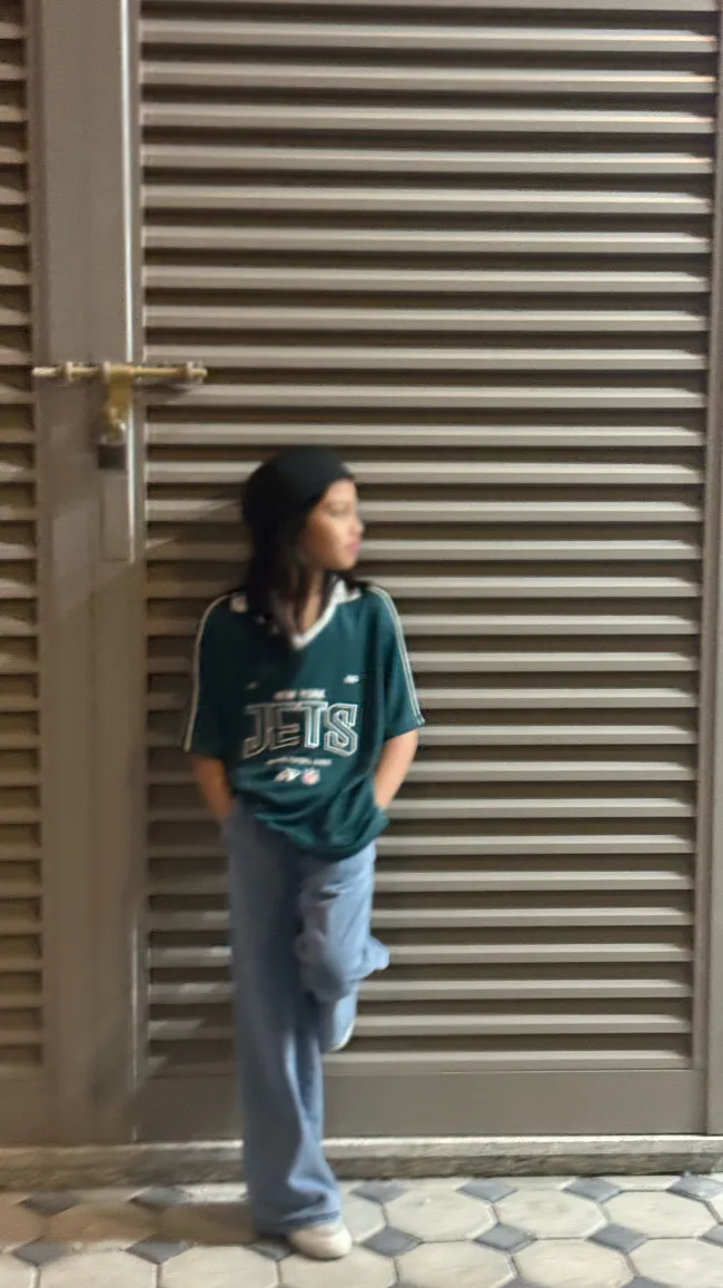 ai character: Elaine yay background