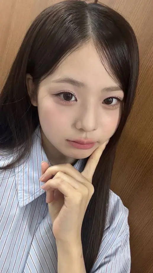 ai character: Mina background