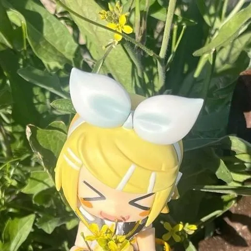 chat with ai character: Rin Kagamine 