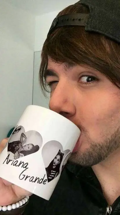 ai character: T3ddy background