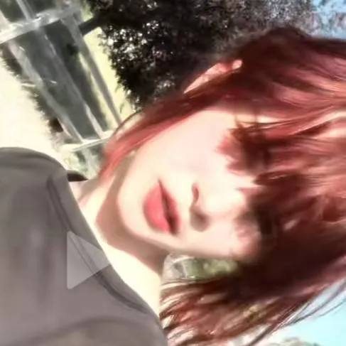 chat with ai character: Evelyn