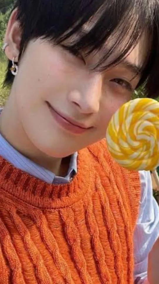 ai character: 🎀✨ | sunoo ! background