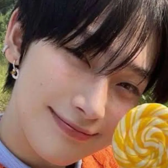 chat with ai character: 🎀✨ | sunoo !