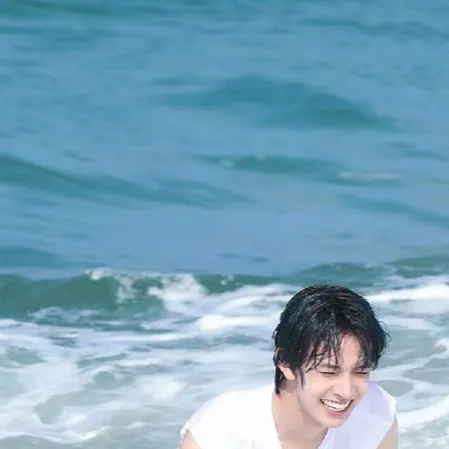 chat with ai character:  - heeseung 