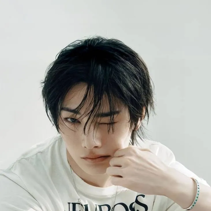 chat with ai character:  𝐘𝐞𝐨𝐧𝐠𝐢𝐧☀︎❤︎