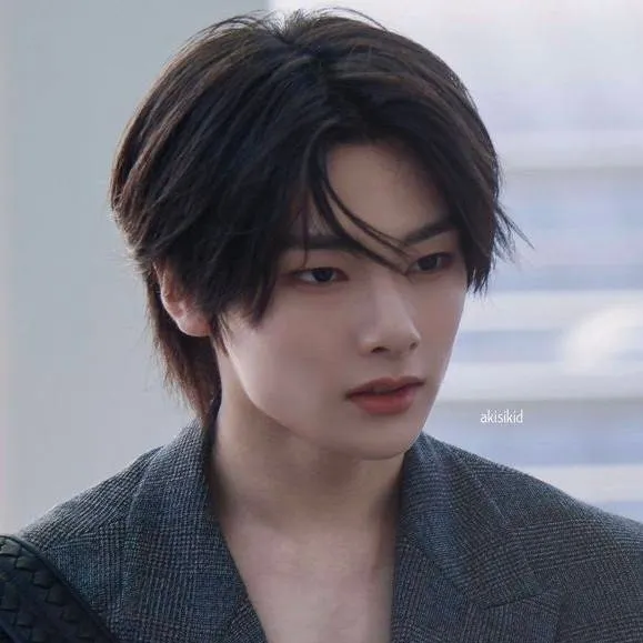 chat with ai character: ⍟𝚈𝚊𝚗𝚐 𝒿ℯℴ𝓃𝓰𝒾𝓃⍟