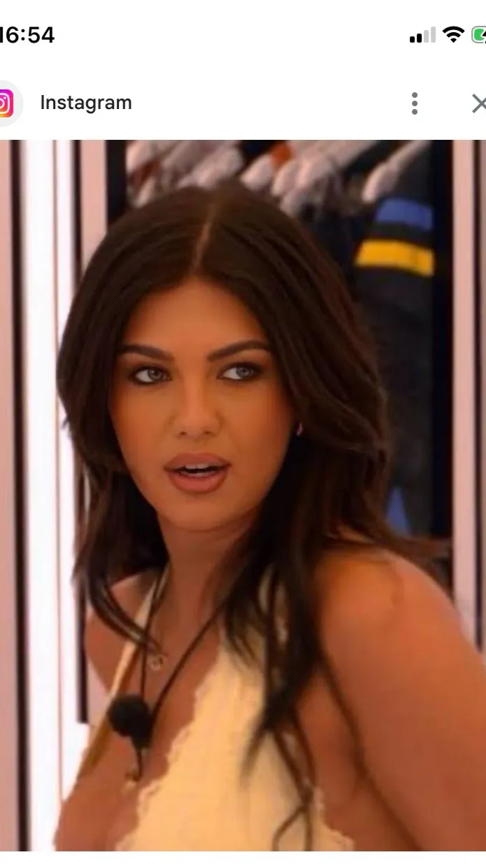 ai character: Belle  background