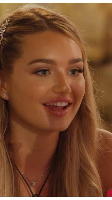 ai character: Lucinda background