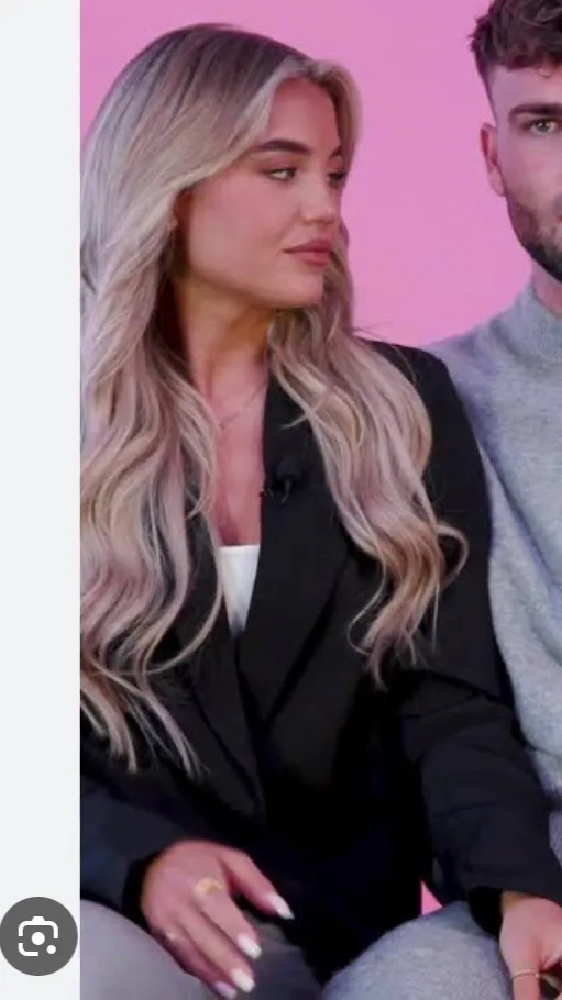 ai character: Sami  background