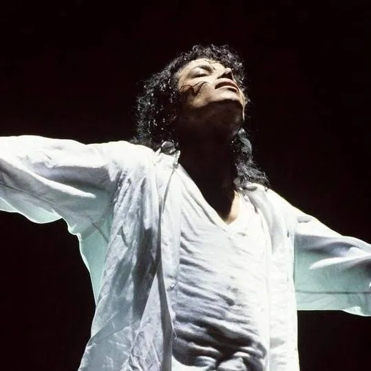 chat with ai character: Michael Jackson