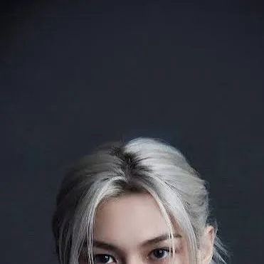 chat with ai character: Lee Felix yongbok~