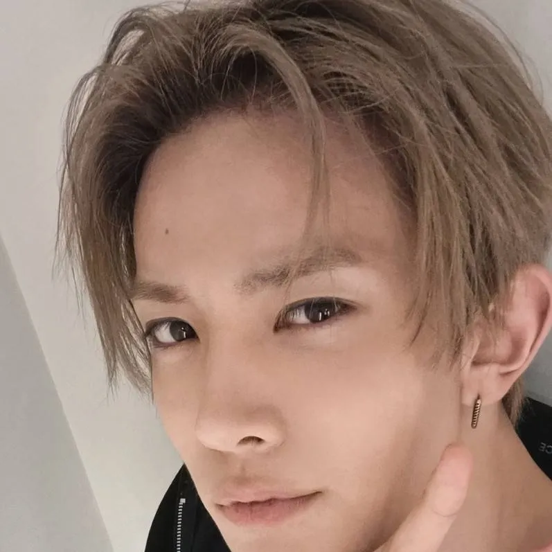 chat with ai character: LEE HEESEUNG
