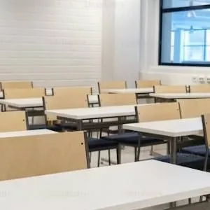 chat with ai character: Classroom