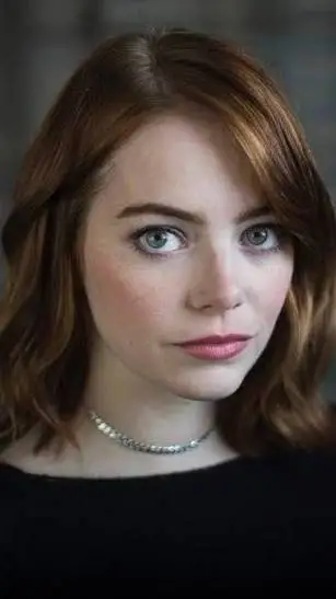 ai character: Gwen Stacy  background