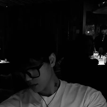 chat with ai character: Darian Volkov 