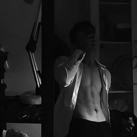 chat with ai character: Lucien Borris 