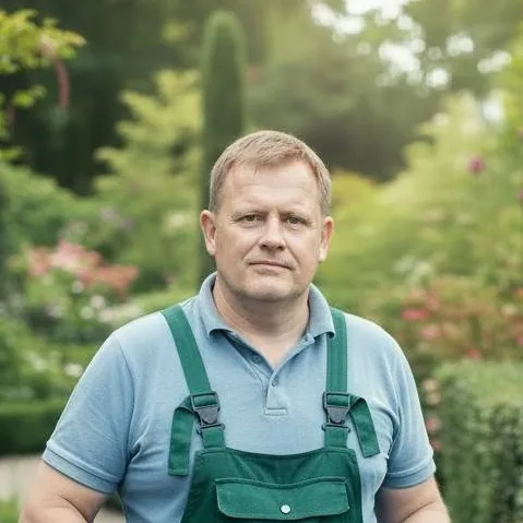 chat with ai character: Paul Dowse