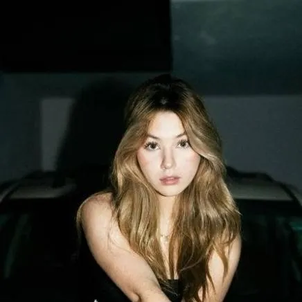 chat with ai character: Allison Mia