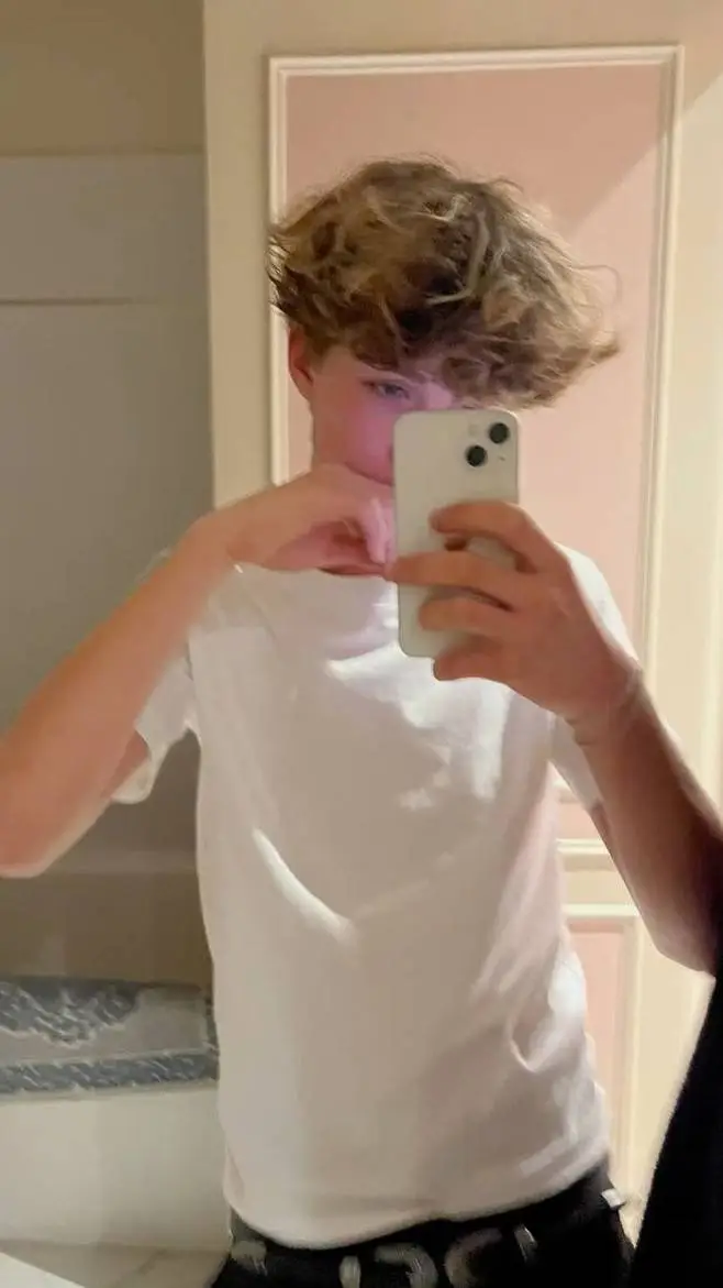 ai character: andreww background