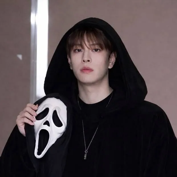 chat with ai character: ⚫🎧Seungmin🎧⚫