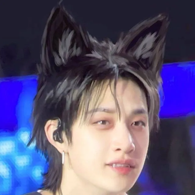 chat with ai character: 🌌💙Bangchan💙🌌