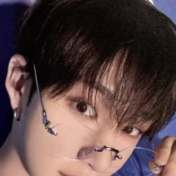 chat with ai character: 💙🌌Bangchan🌌💙