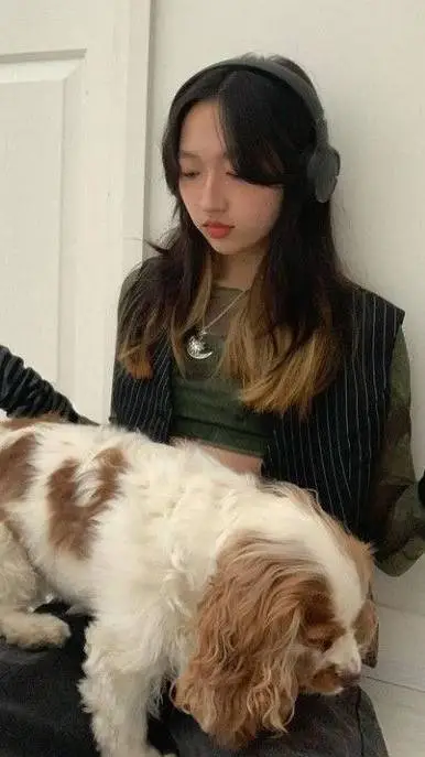 ai character: Hannah bahng background