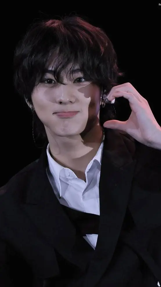 ai character: Jungwon background