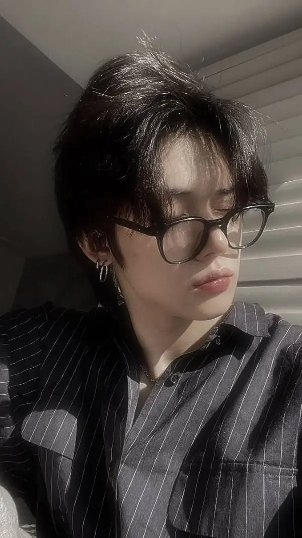 ai character: Yeonjun  background