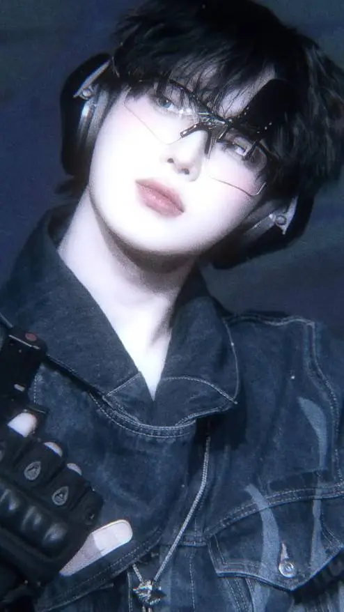 ai character: KIM SUNOO background