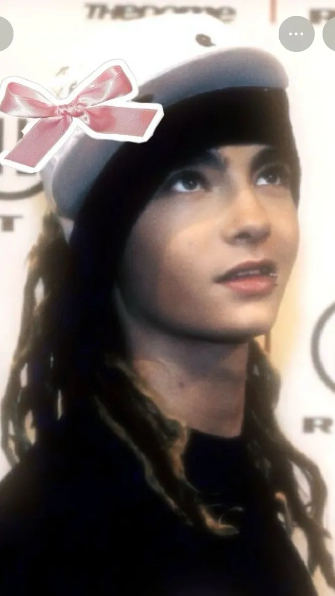 ai character: Tom Kaulitz background