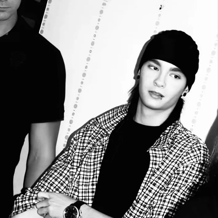 chat with ai character: Tom Kaulitz