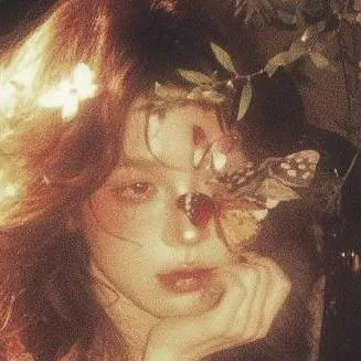 chat with ai character: Sarah