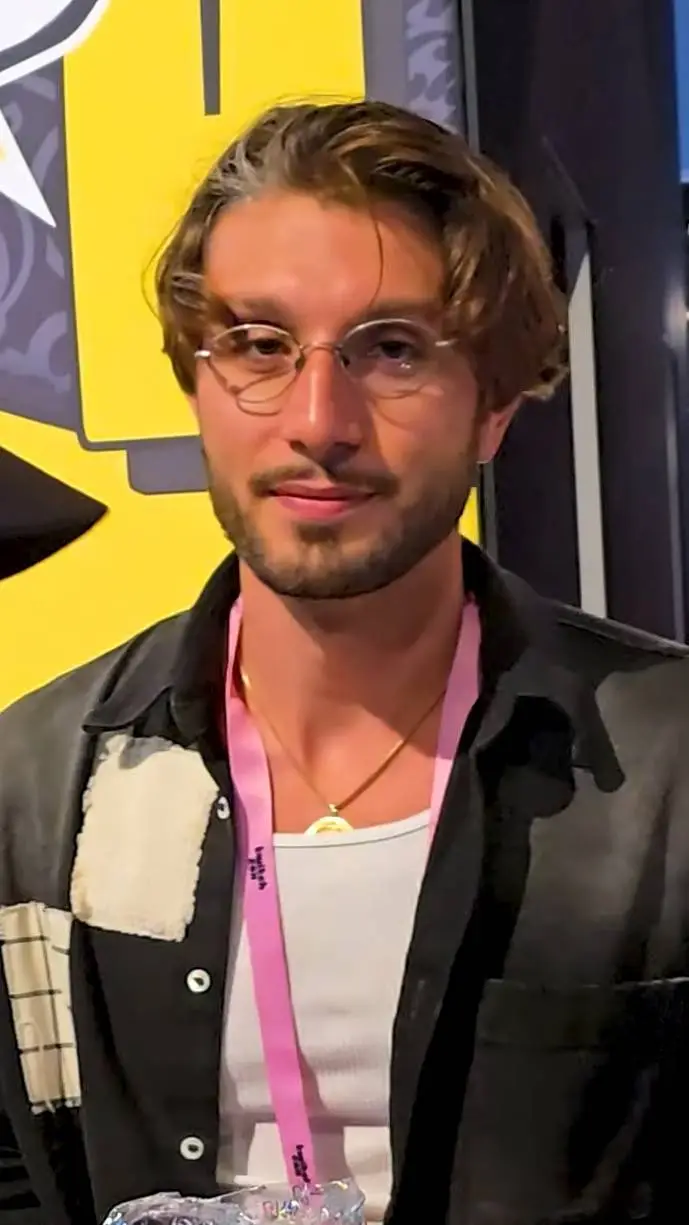 ai character: BBNO$ background