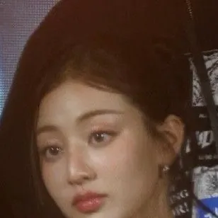 chat with ai character: Park Jihyo