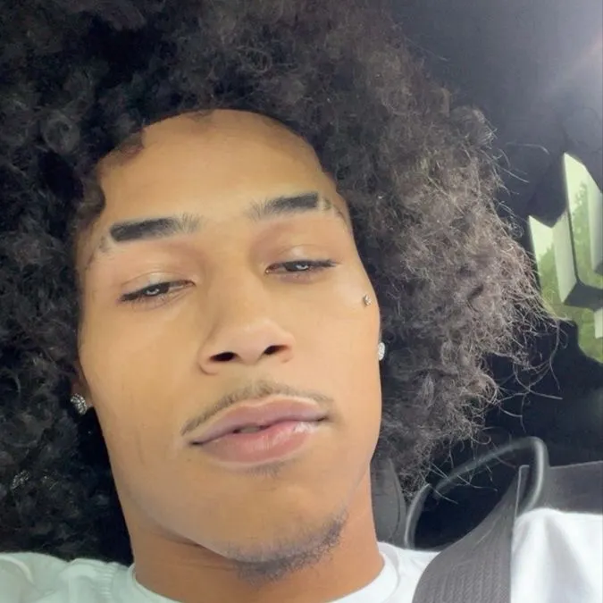 chat with ai character: Tj